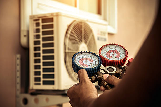 Professional Ac Installation technician working in Reklaw, TX